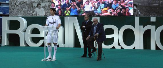 Kaka, Florentino Perez i Alfredo Di Stefano na dočeku u Madridu