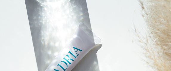 L'ADRIA Brightening perfecting serum