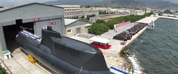Sjeverna Koreja porinula podmornicu - 4