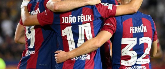 Joao Felix slavi pogodak s igračima Barcelone