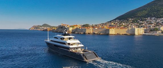 Motor Yacht Loon