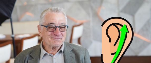 Glumac Robert De Niro kako sjedi i uho koje raste