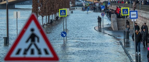 Izlio se Dunav u Budimpešti (arhiva)