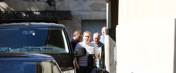 USKOK ispred kuće Josipa Škorića