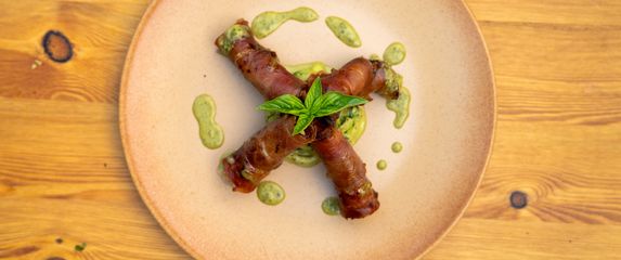 Spiedini s kozicama, nektarinom i pršutom i špagetima od tikvica - 6