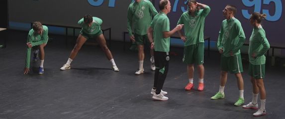 In Magazin: Predstava Jezik kopačke - 5