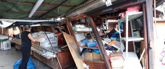 ZET-ov autobus bez vozača zabio se u štand na zagrebačkoj tržnici Črnomerec - 3