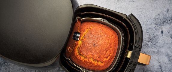 U air fryeru možete ispeći biskvit