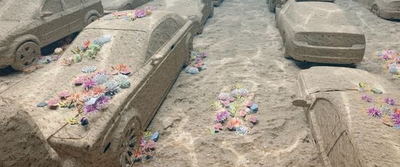 Instalacija Concrete Coral umjetnika Leandro Erlicha - 3