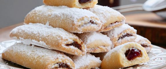 Prhke štrudlice s pekmezom