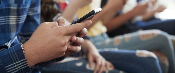 Djeca na mobitelima, ilustracija