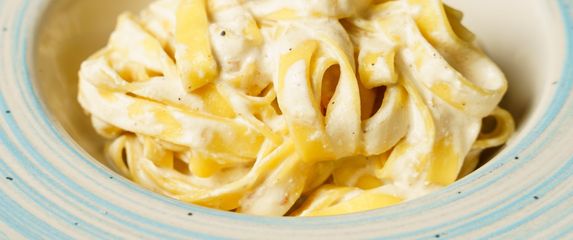 Kremasta tjestenina s tri vrste sira