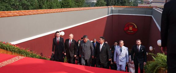 Lideri na vojnoj paradi u Kini