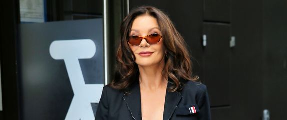 Catherine Zeta-Jones u izdanju s potpisom Thoma Browna 2025. - 2