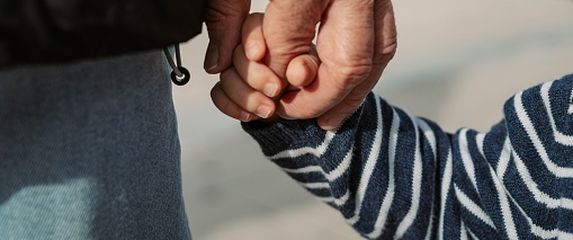 Odrasla osoba s djetetom, ilustracija