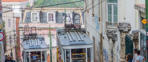 Uspinjača Glória u Lisabonu - 1