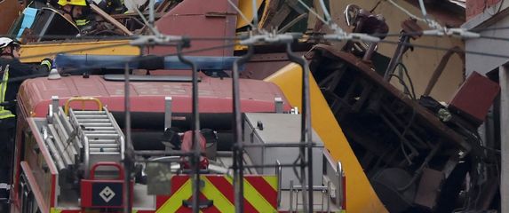 Uspinjača iskočila iz tračnica u Lisabonu