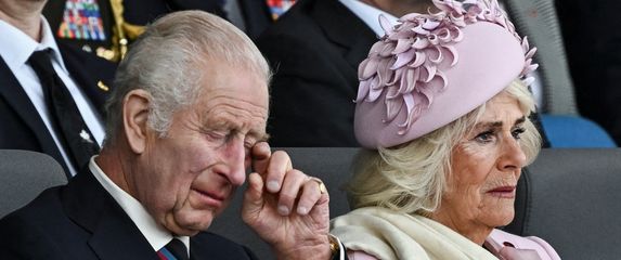 Kralj Charles, kraljica Camilla