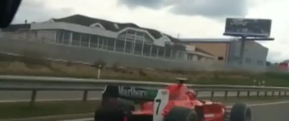 Uhićen muškarac koji je po autocesti vozio formulu