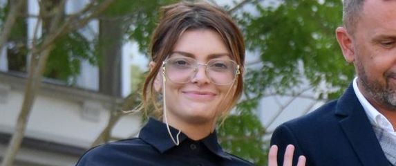 Ella Dvornik s odvjetnikom - 4