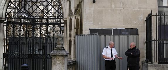 Prekriven mural na londonskom Visokom sudu