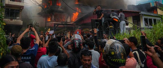 Spaljena rezidenciju premijera KP Sharme Olija