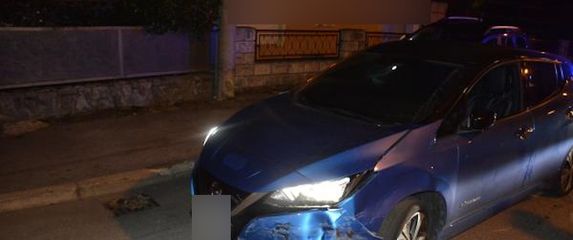 Oštećeni automobil i ograda u Dubravi - 2