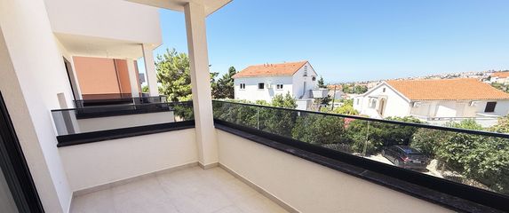 Nova zgrada u Novalji: Tvoj kutak mira i udobnosti, korak do mora i grada