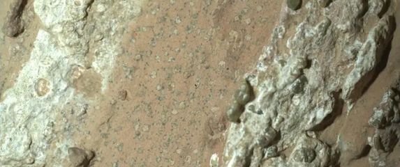 Cheyava Falls u dolini Neretva Vallis u krateru Jezero na Marsu