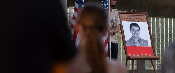 Bdijenje za Charlieja Kirka