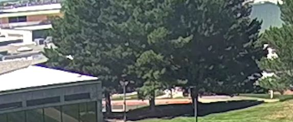 Atentator na Kirka bježi