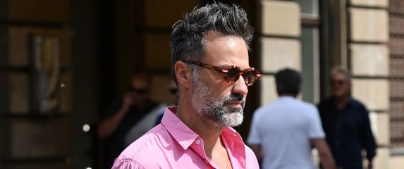 Markantan gospodin sa zagrebačke špice u ružičastoj košulji