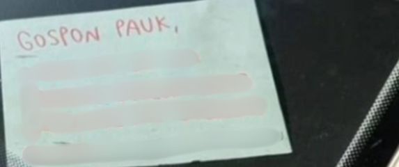 Poruka na vjetrobranskom staklu