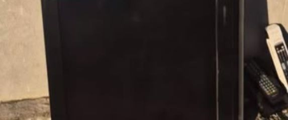 Televizor na poklon sa smiješnom porukom