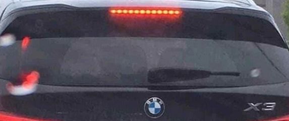 Automobil u SAD s neobičnim registracijskim oznakama