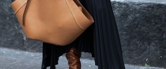 Duge haljine savršeno se slažu s čizmama