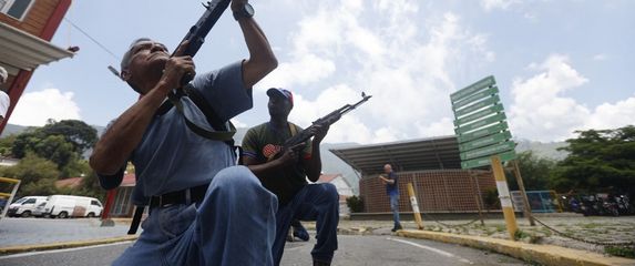 Venezuela obučava civile o uporabi oružja u slučaju američkog napada - 6