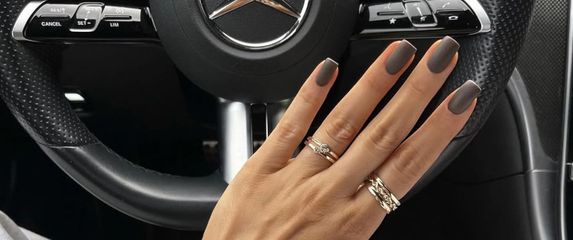 Siva manikura za jesen