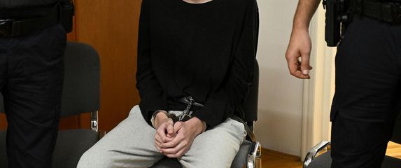 Početak suđenja mladiću osumnjičenom za ubojstvo i napad u OŠ Prečko