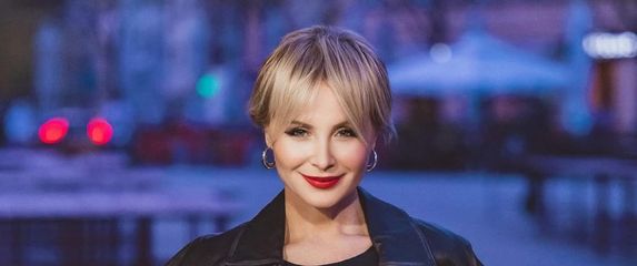 Danijela Martinović u skinny trapericama i gležnjačama - 1