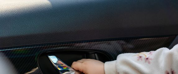 Dijete u automobilu, ilustracija