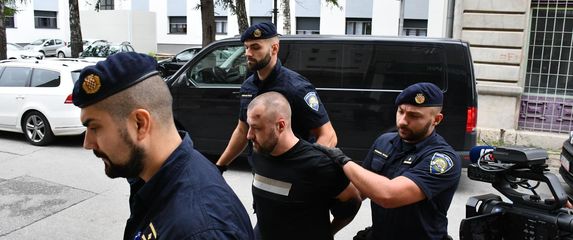 Privođenje osumnjičenog - 2