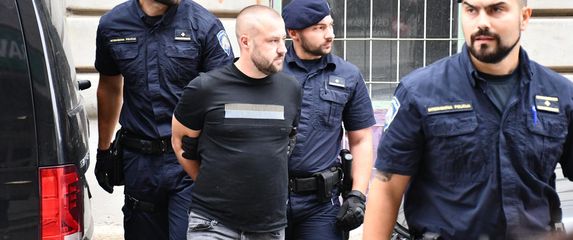 Privođenje osumnjičenog - 3