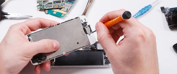 Popravljanje pokvarenog telefona, ilustracija