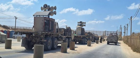 Zvučnici na kamionima IDF-a u Gazi