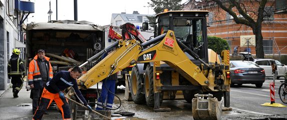 Puknuće cijevi, ilustracija