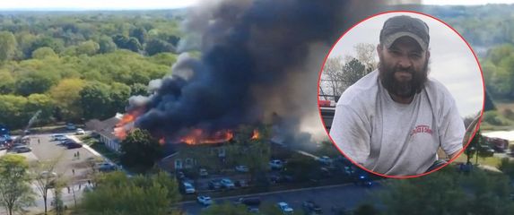 Thomas Jacob Sanford zapucao u crkvi, a zatim je zapalio