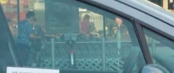 Naljepnica na automobilu u Vinkovcima