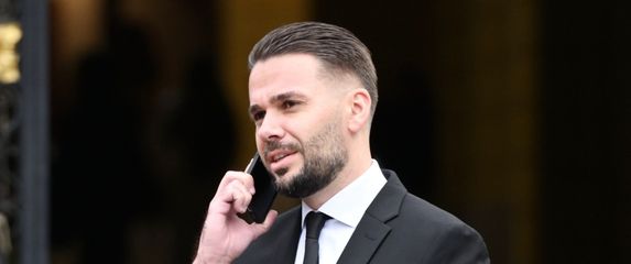 Klasično odijelo u street style izdanju sa zagrebačke špice