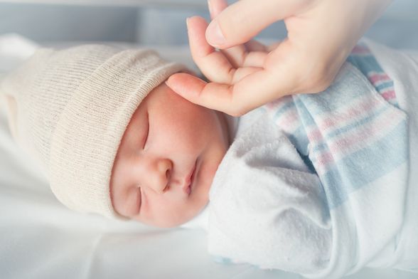 Odjeća od organskog pamuka ističe se kao najbolji odabir za novorođene bebe